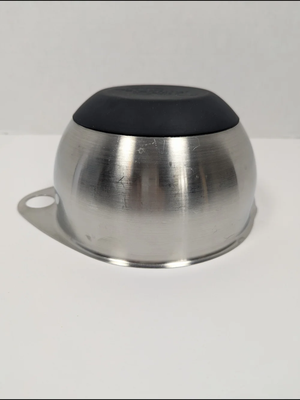 The Pampered Chef Stainless Steel Mixing Bowl Pour Spout Silicone Base 8-Cup 2-L